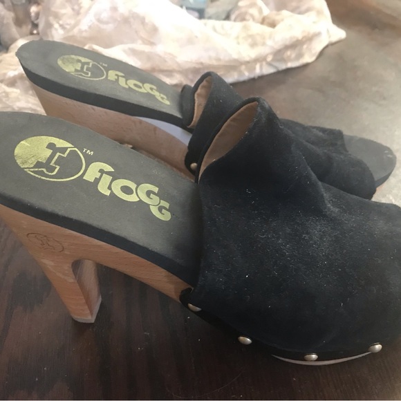 Flogg size 9 1/2 black suede sandal - Picture 3 of 4